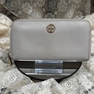 Tory Burch Robinson Gray zip around Continental leather Wallet EUC